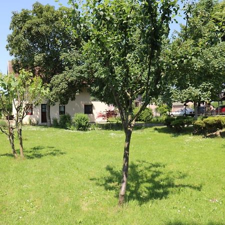 Maple Place Velika Gorica Extérieur photo