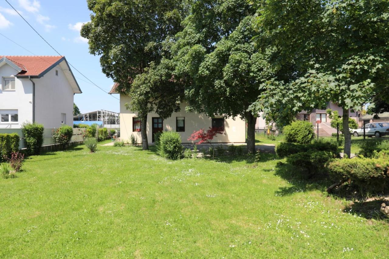 Maple Place Velika Gorica Extérieur photo