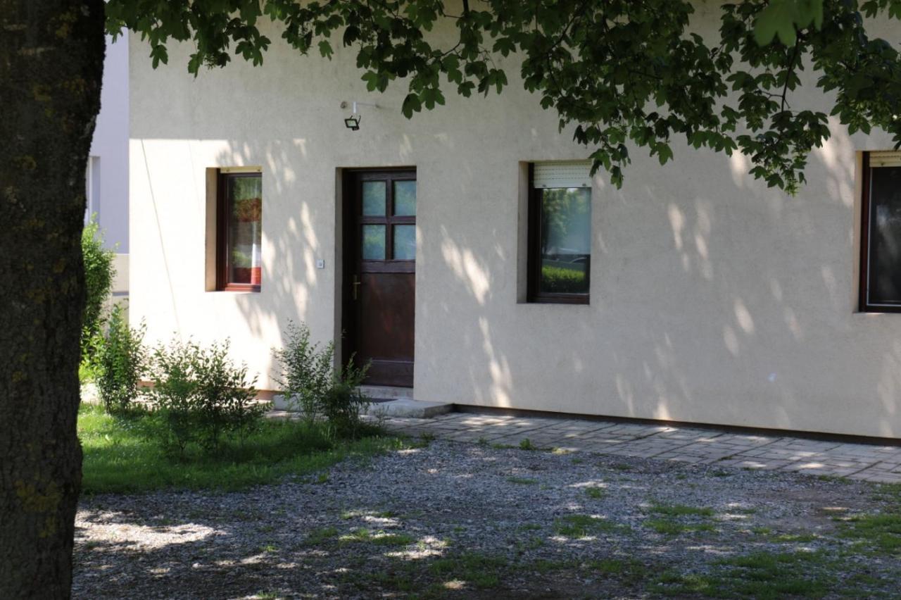 Maple Place Velika Gorica Extérieur photo